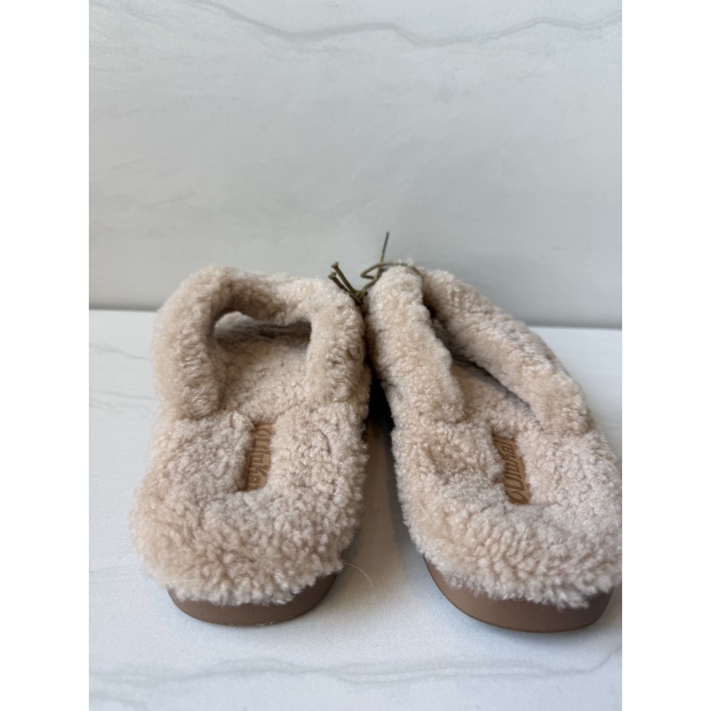 Olukai Kipe'a Heu Sandals Womens 7 Beige Fuzzy Shearling Flip Flop Slip On - Picture 4 of 7